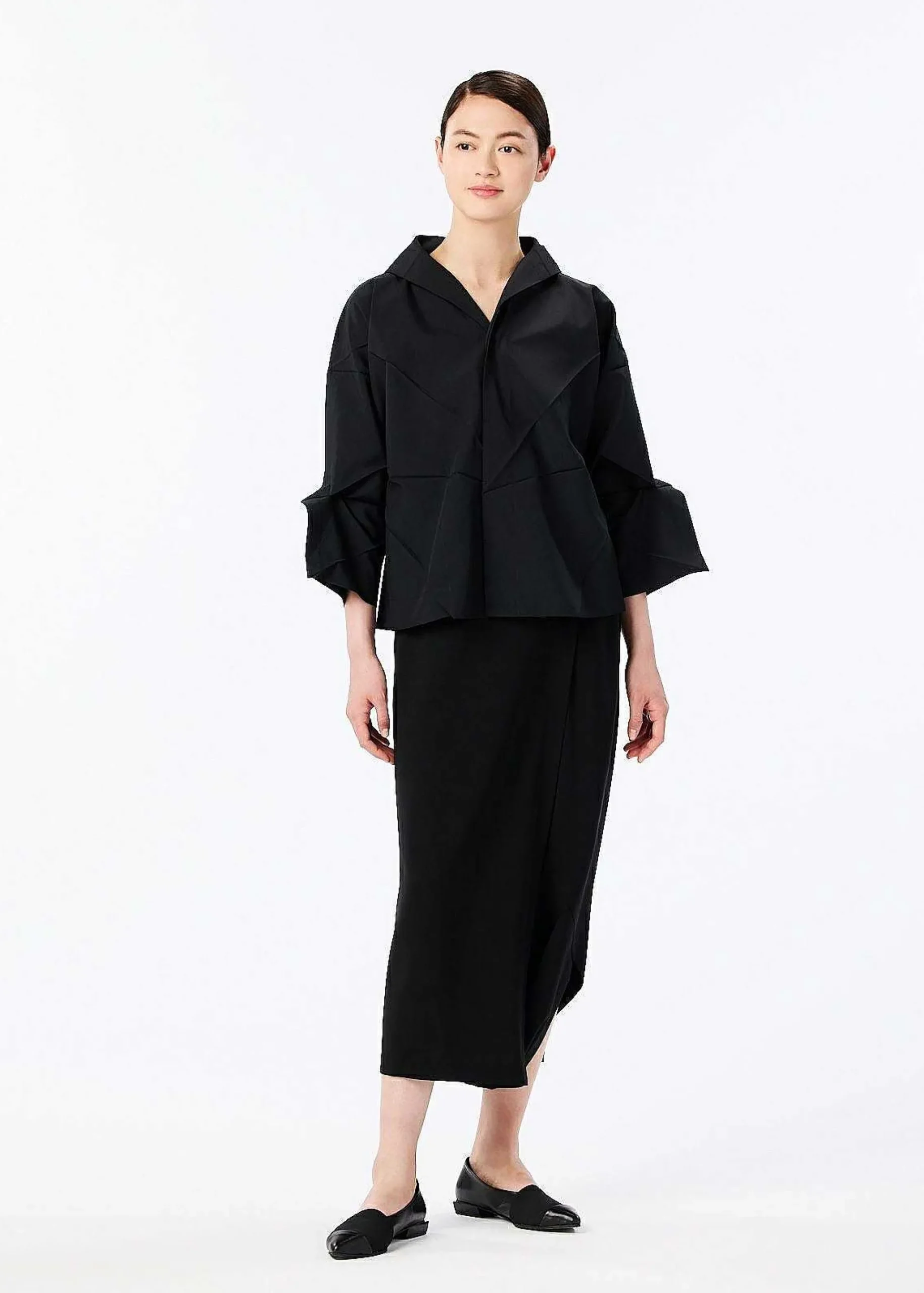 ISSEY MIYAKE 132 5. Solid Black Shop
