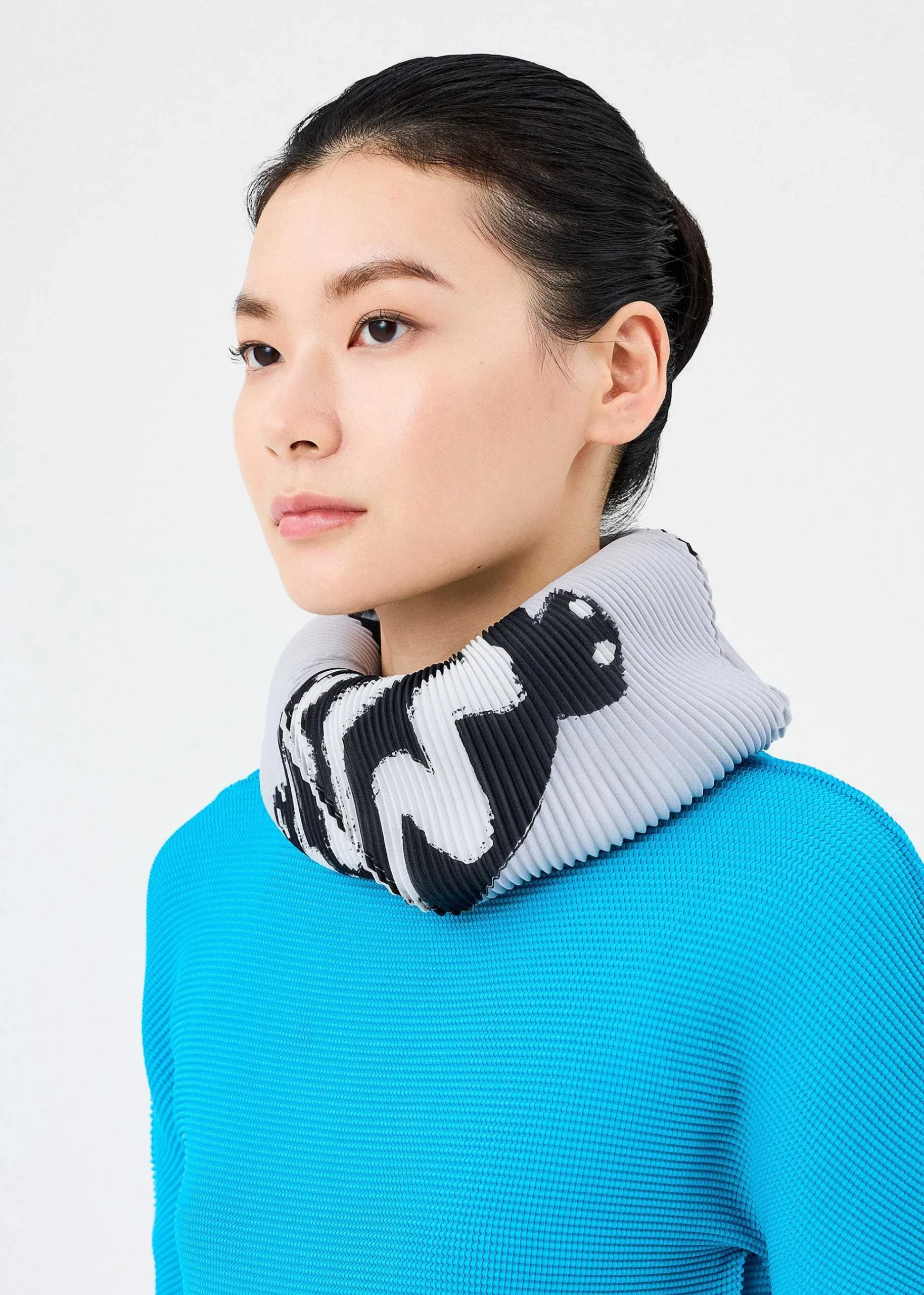 ISSEY MIYAKE Animal Pattern Pleats Stole Best Sale