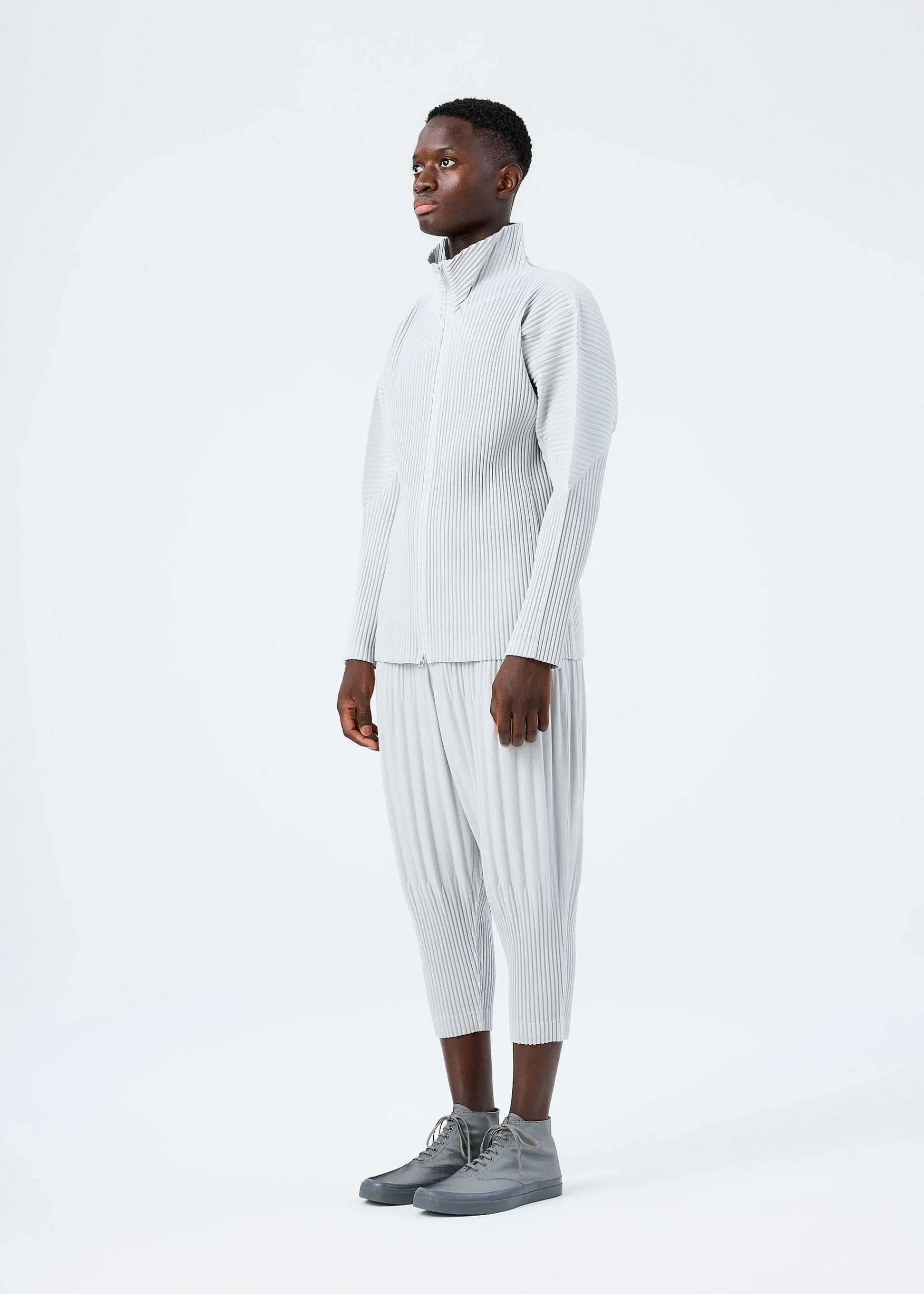 ISSEY MIYAKE Basics Hot