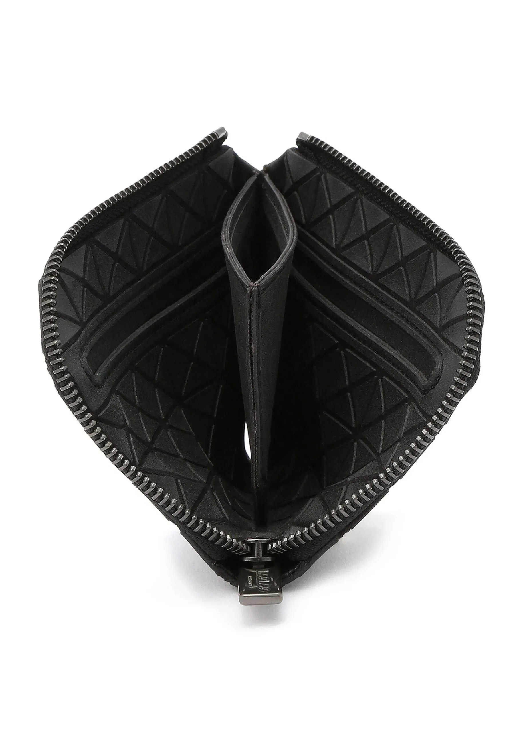 ISSEY MIYAKE Clam Wallet Matte Black Clearance