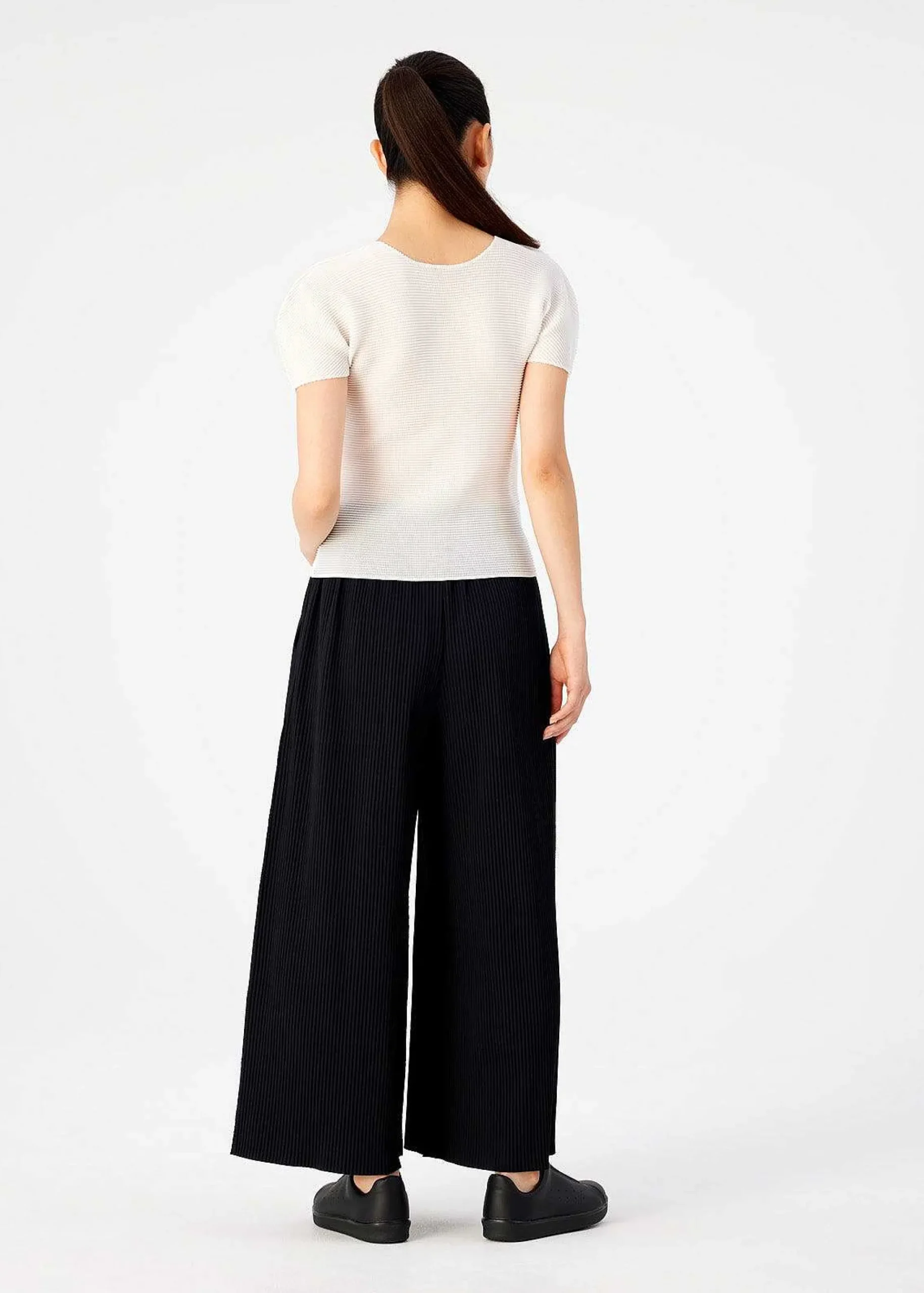 ISSEY MIYAKE Fine Knit Pleats Black Store