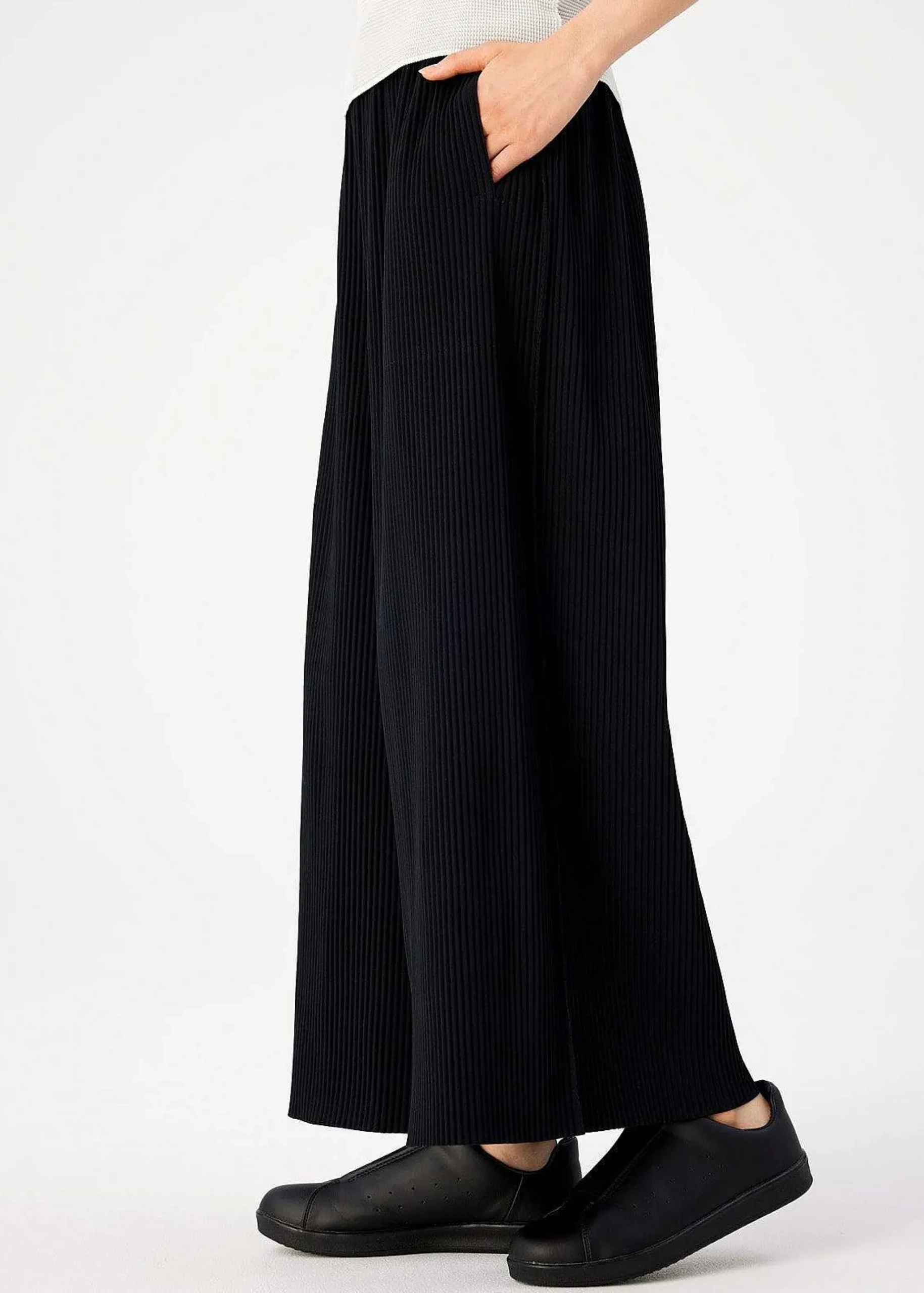 ISSEY MIYAKE Fine Knit Pleats Black Store