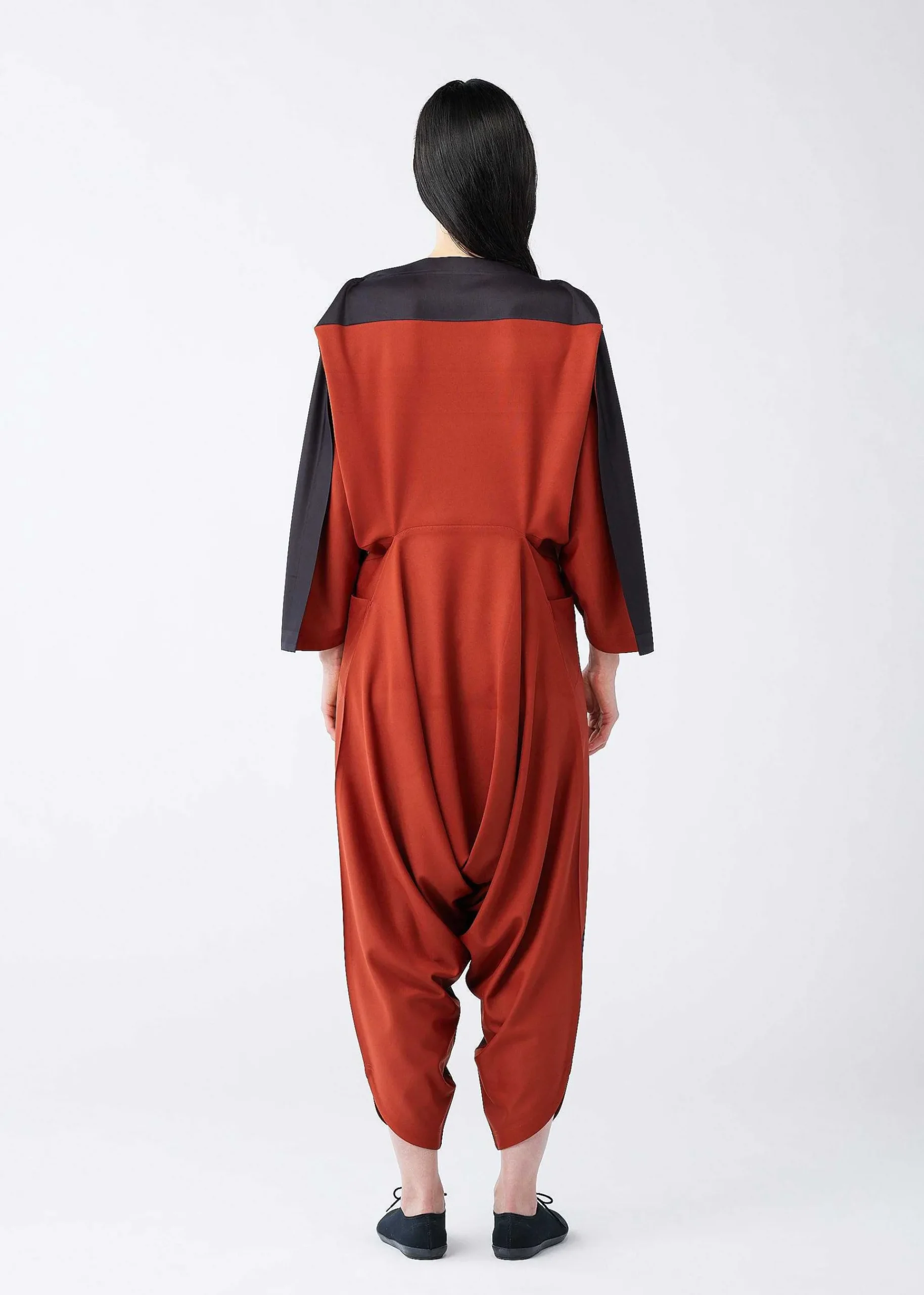 ISSEY MIYAKE Hourglass Hot