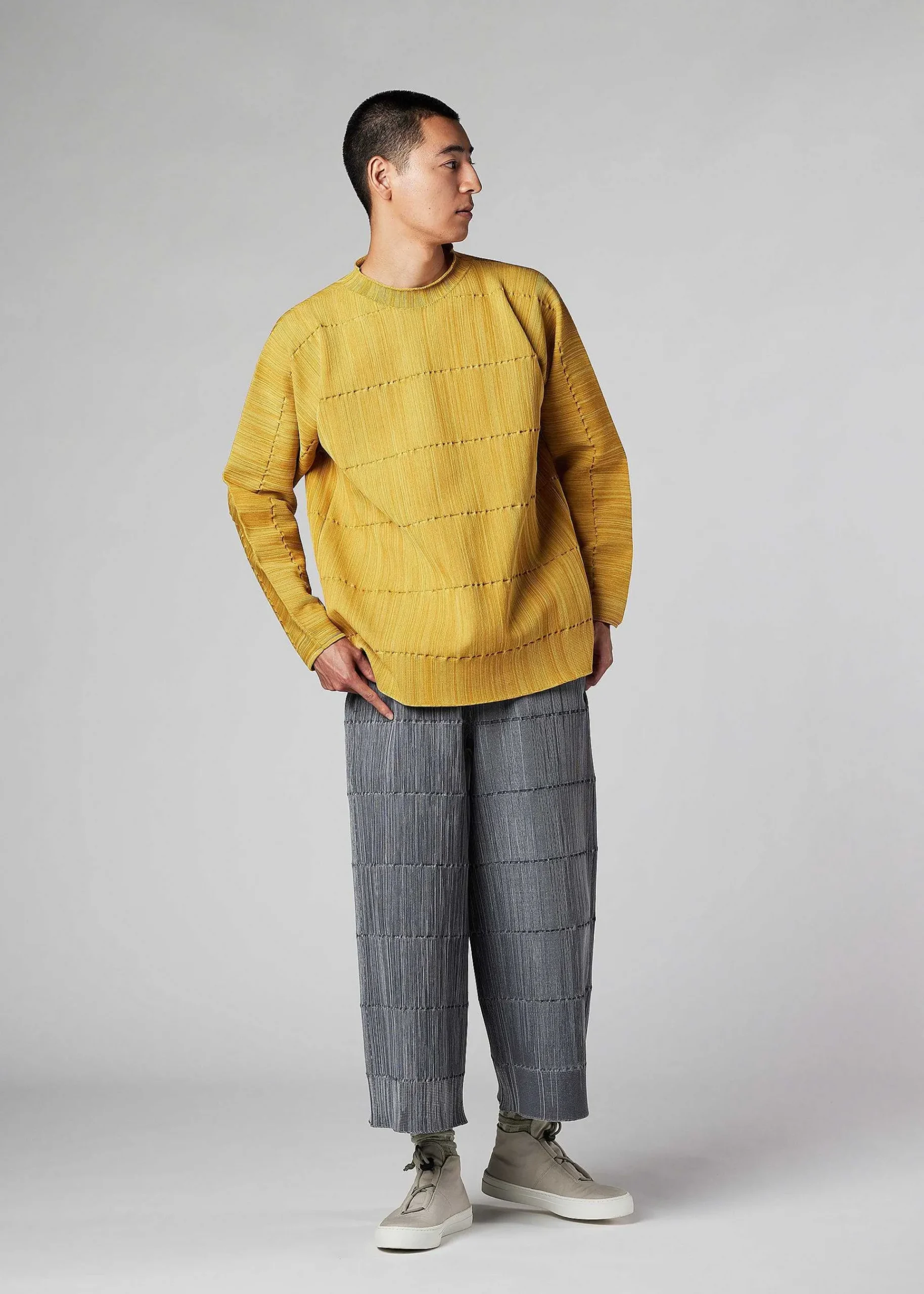 ISSEY MIYAKE Kasuri Knit Hot