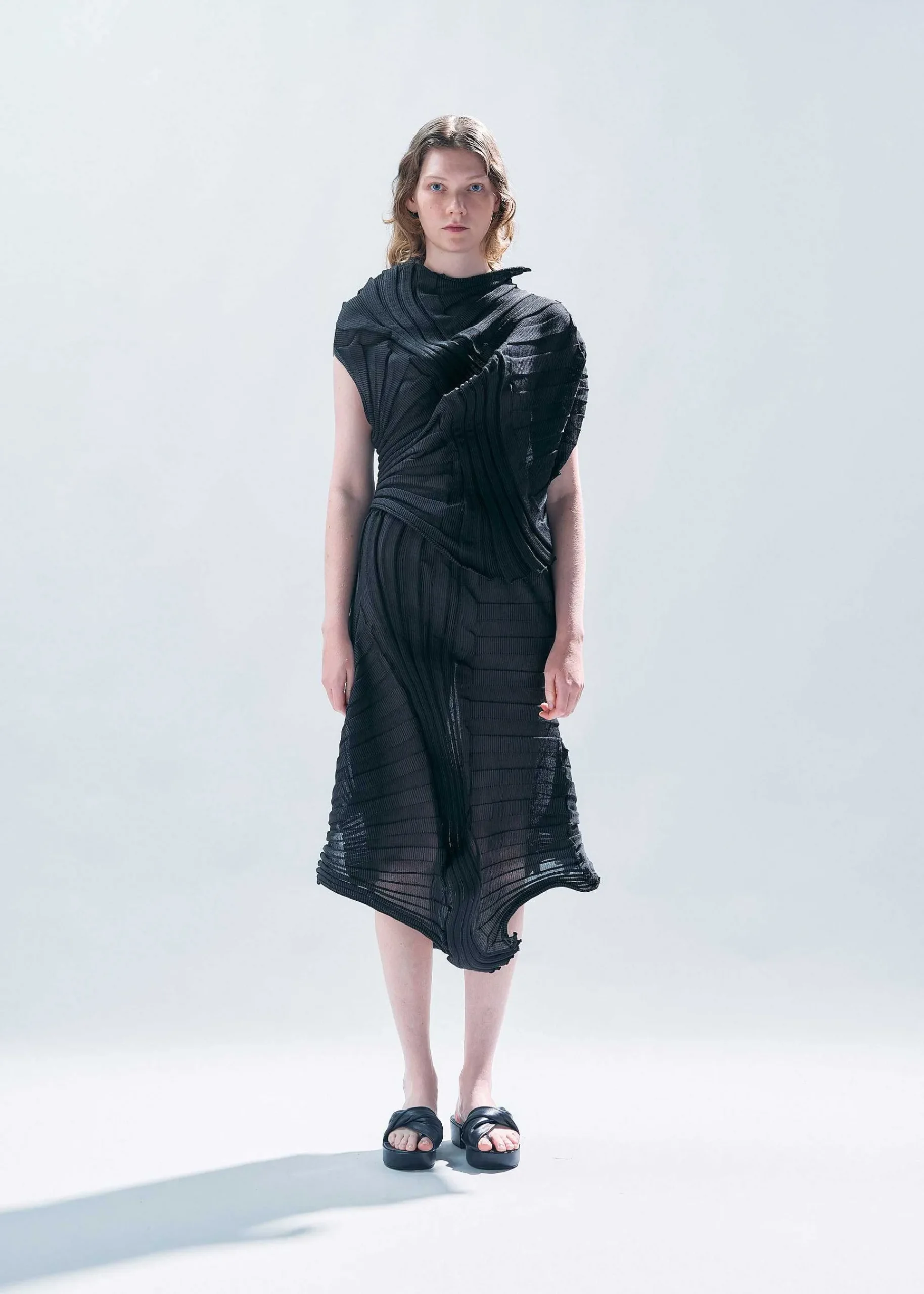 ISSEY MIYAKE Sheer Moving Knit Fashion