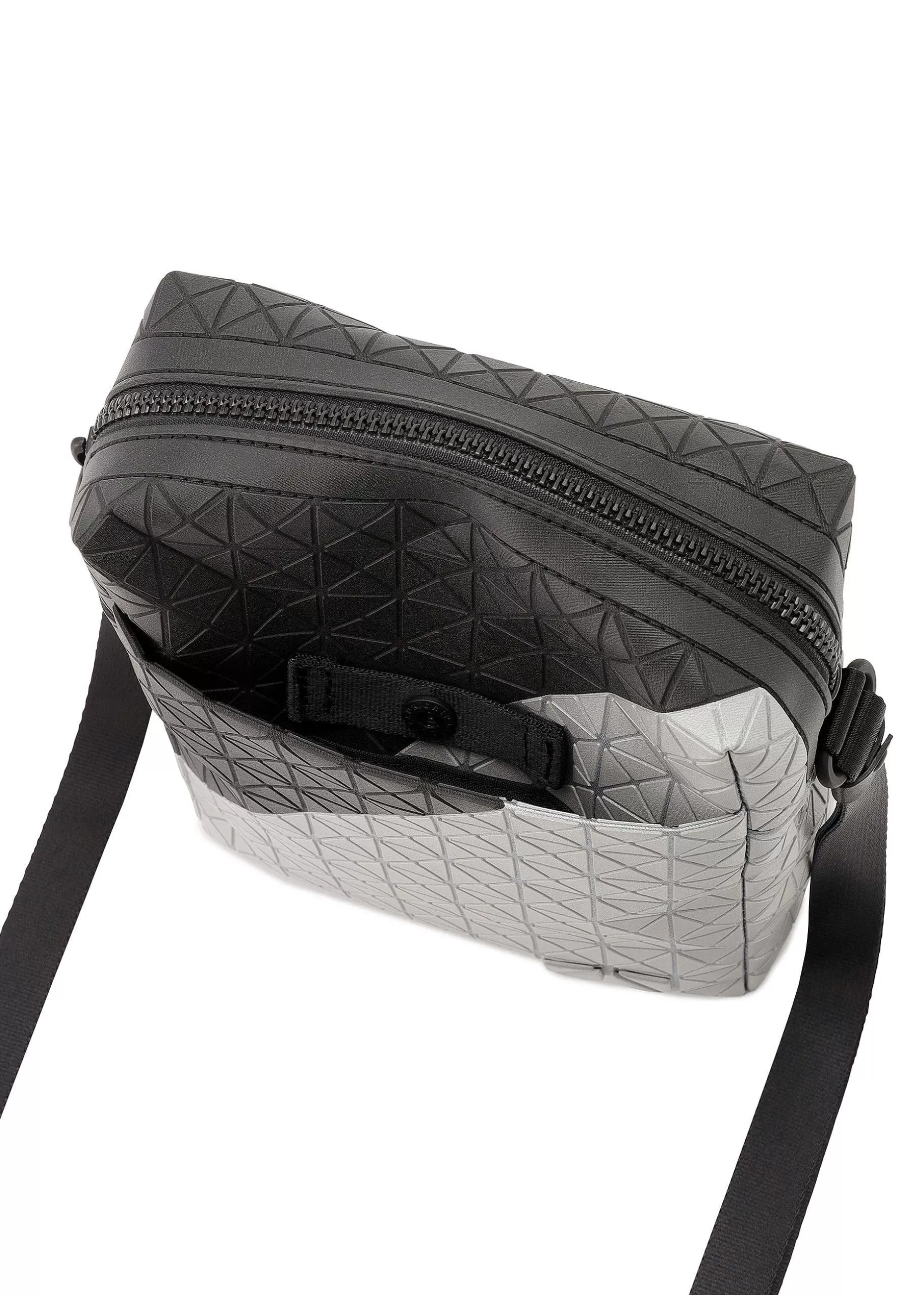 voyager_5-1.webp ISSEY MIYAKE Shoulder Bag | Voyager