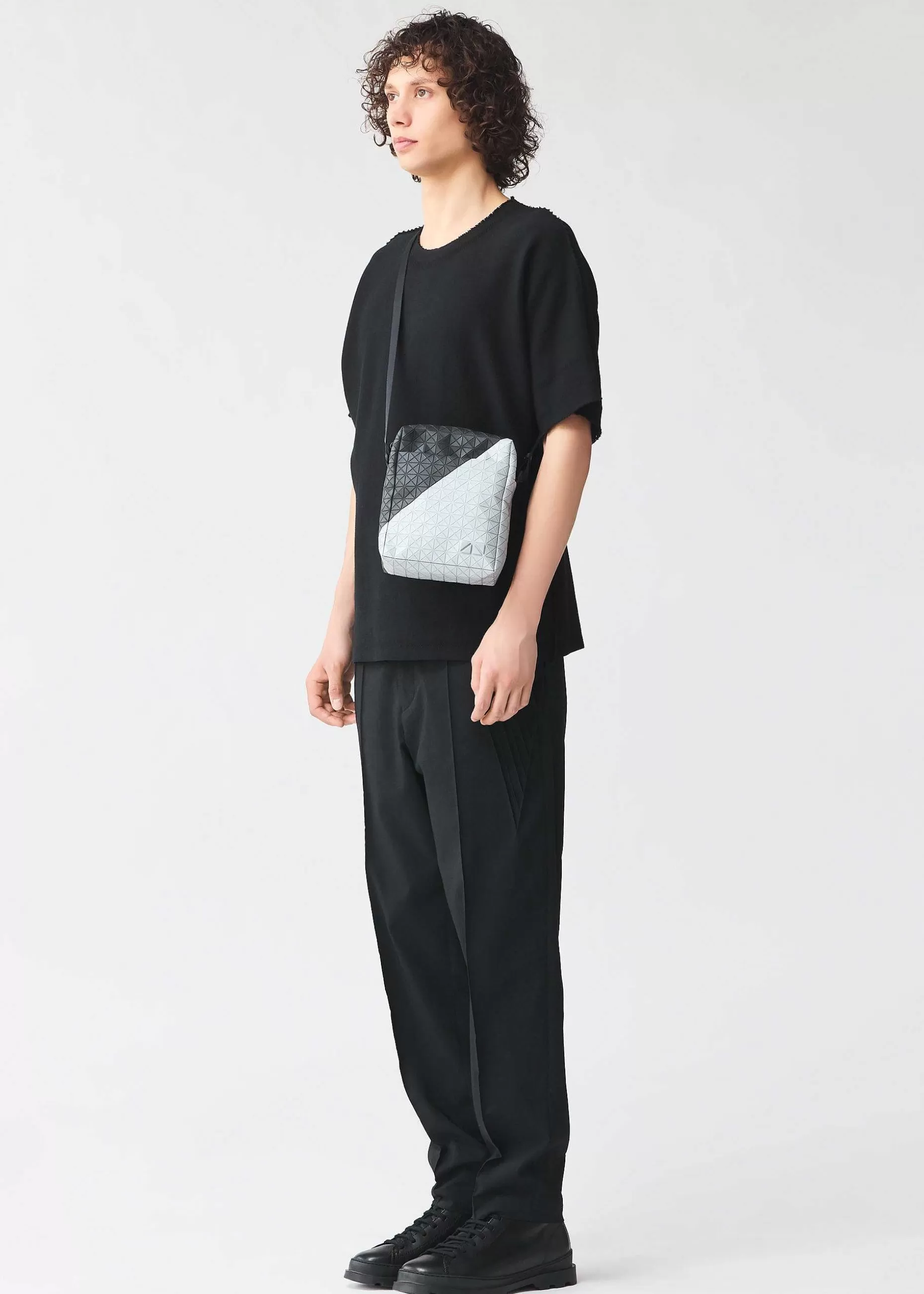 voyager_6-1.webp ISSEY MIYAKE Shoulder Bag | Voyager